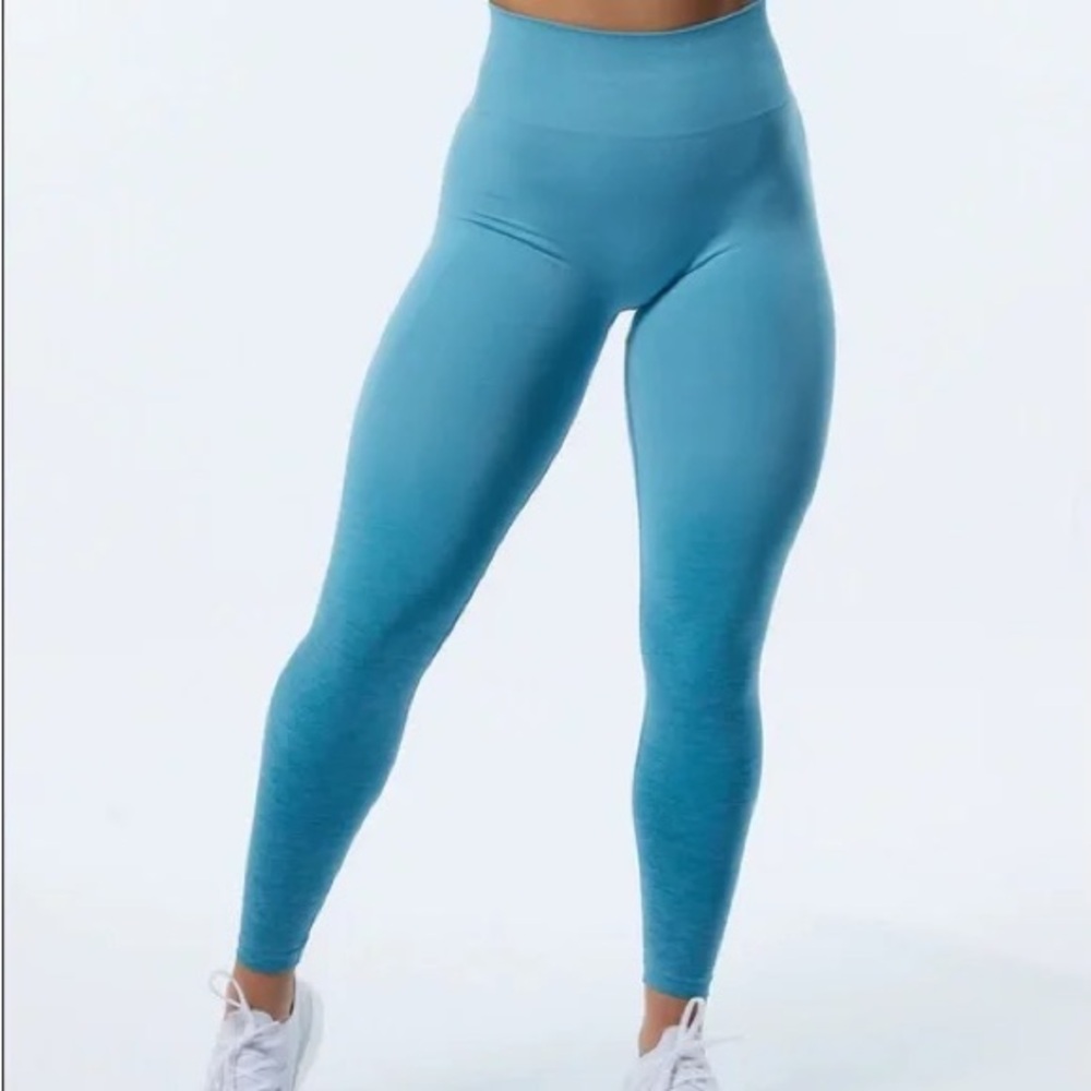 Alphalete Ocean Ombre Amplify